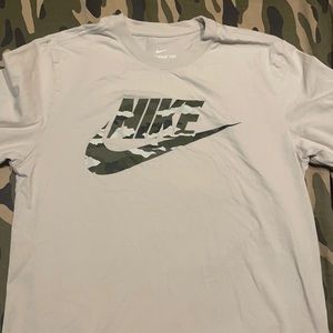 Cream and camo Nike small tee
